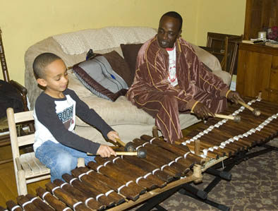 Sekou and Balla Kouyaté playing balafon.