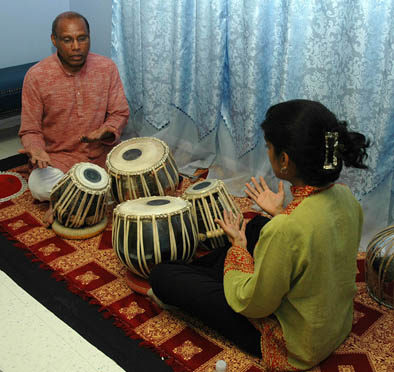 Chris Pereji teaching Nisha Purushotham tabla.
